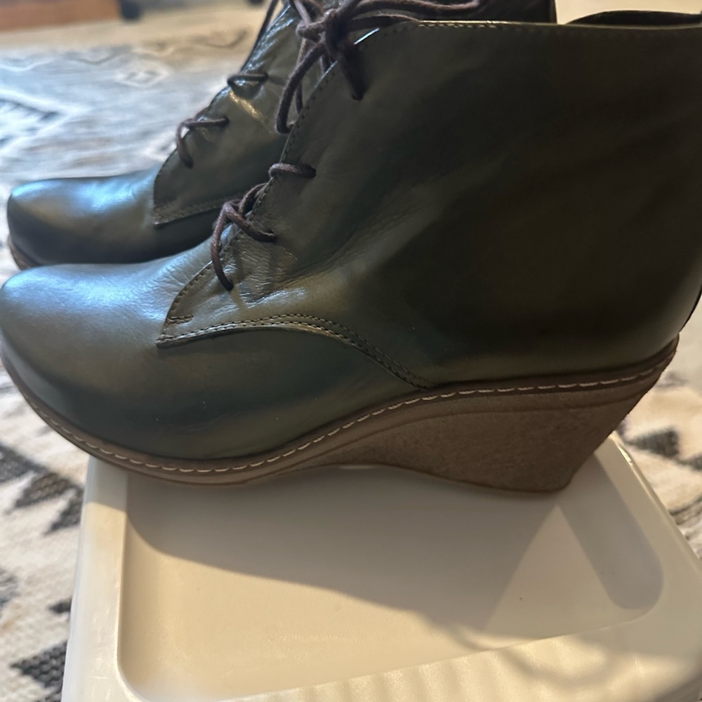 Olive green leather bootie  made by Sheridan Mia. Literally worn once size 37.